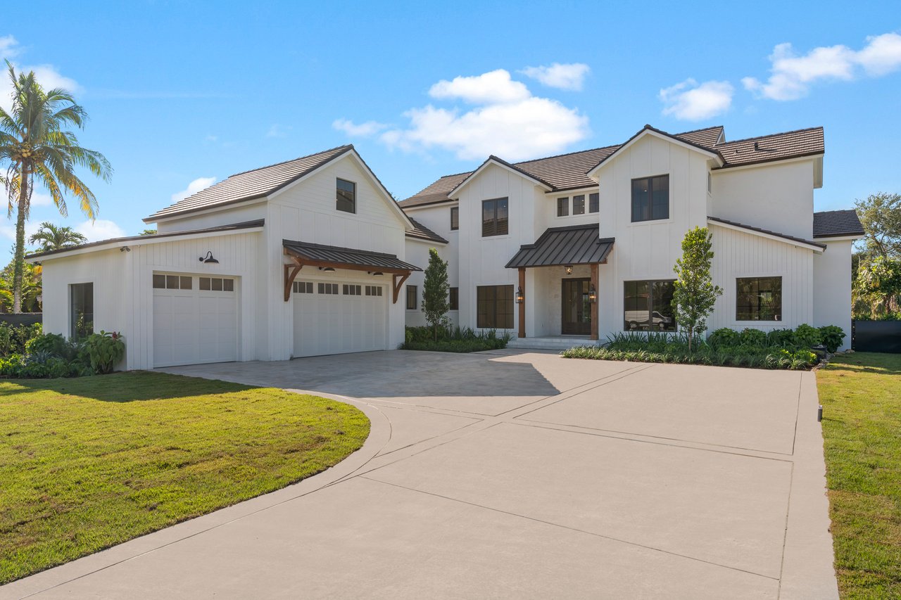 Beautiful Modern Farmhouse in Glenvar Heights