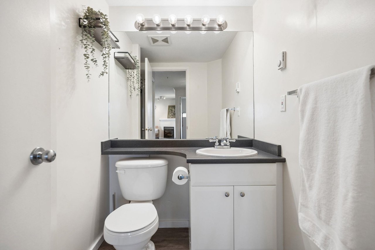 304-6833 Village Green Unit: 304