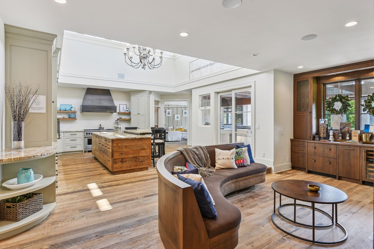 8 Circle W, Edina