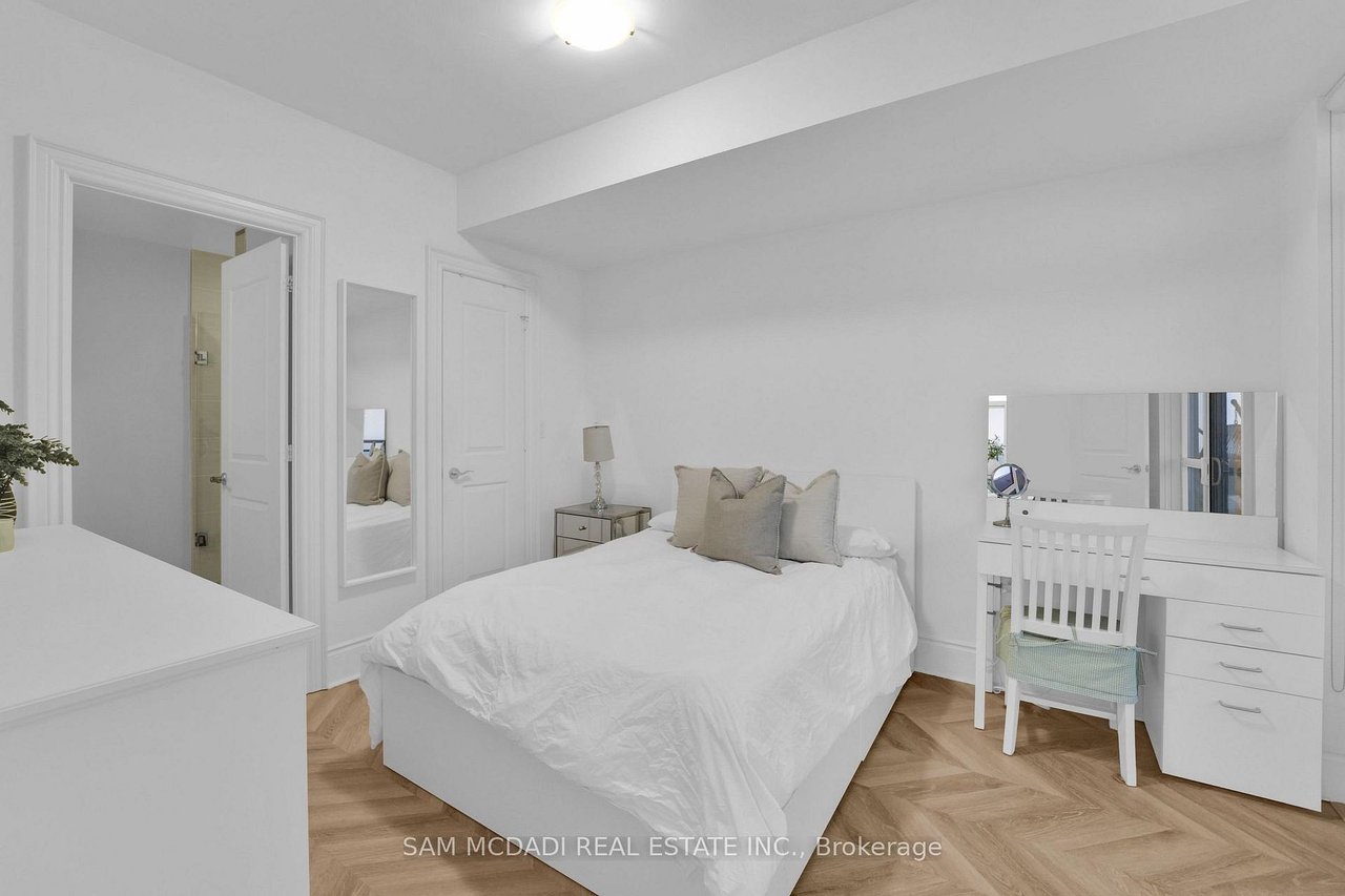 BROOKERS LANE LUXURY PENTHOUSE