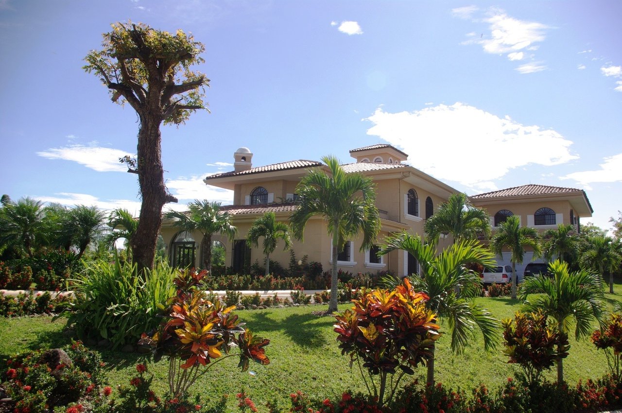 Luxurious Country Villa