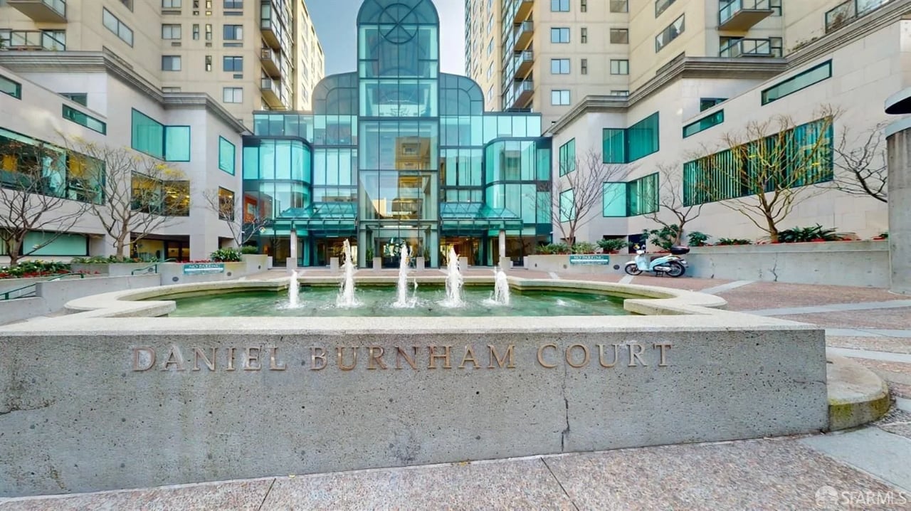 Daniel Burnham Court