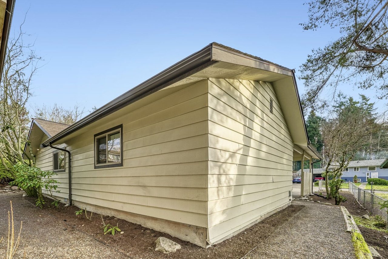 9632 S 216th St, Kent, WA 98031