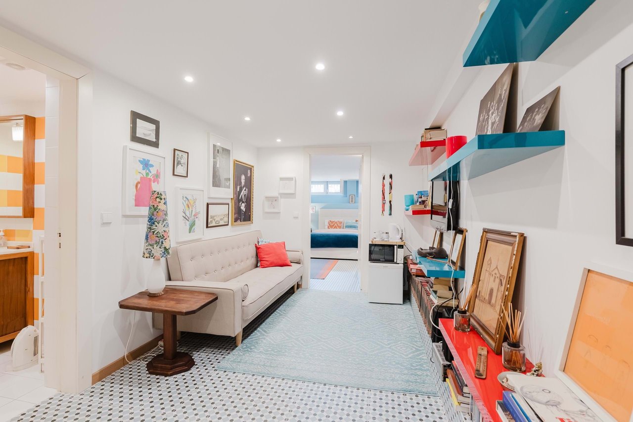 Beautifully Restored Townhouse Property with license for Short-Term rental in Bonfim, Porto