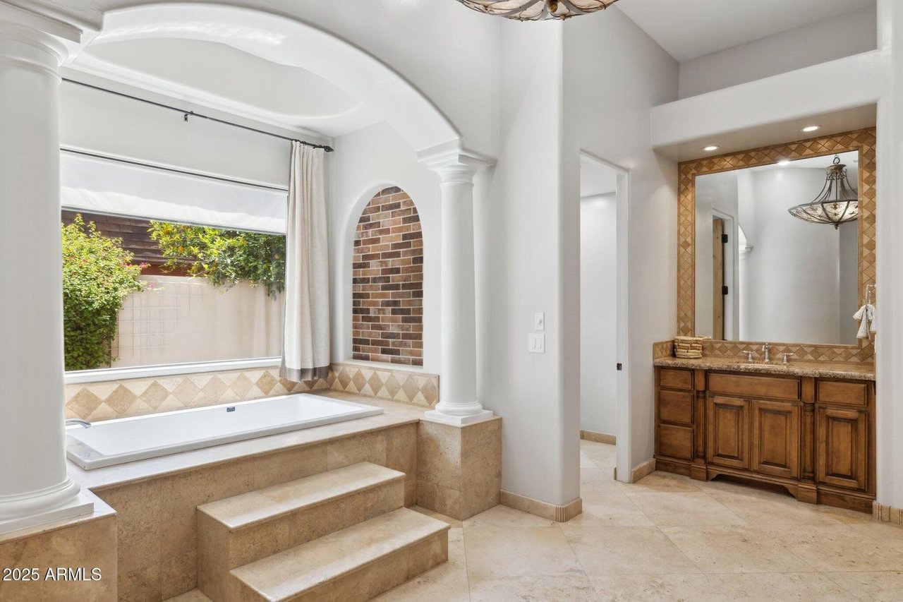 3731 E Halifax Cir 85205
