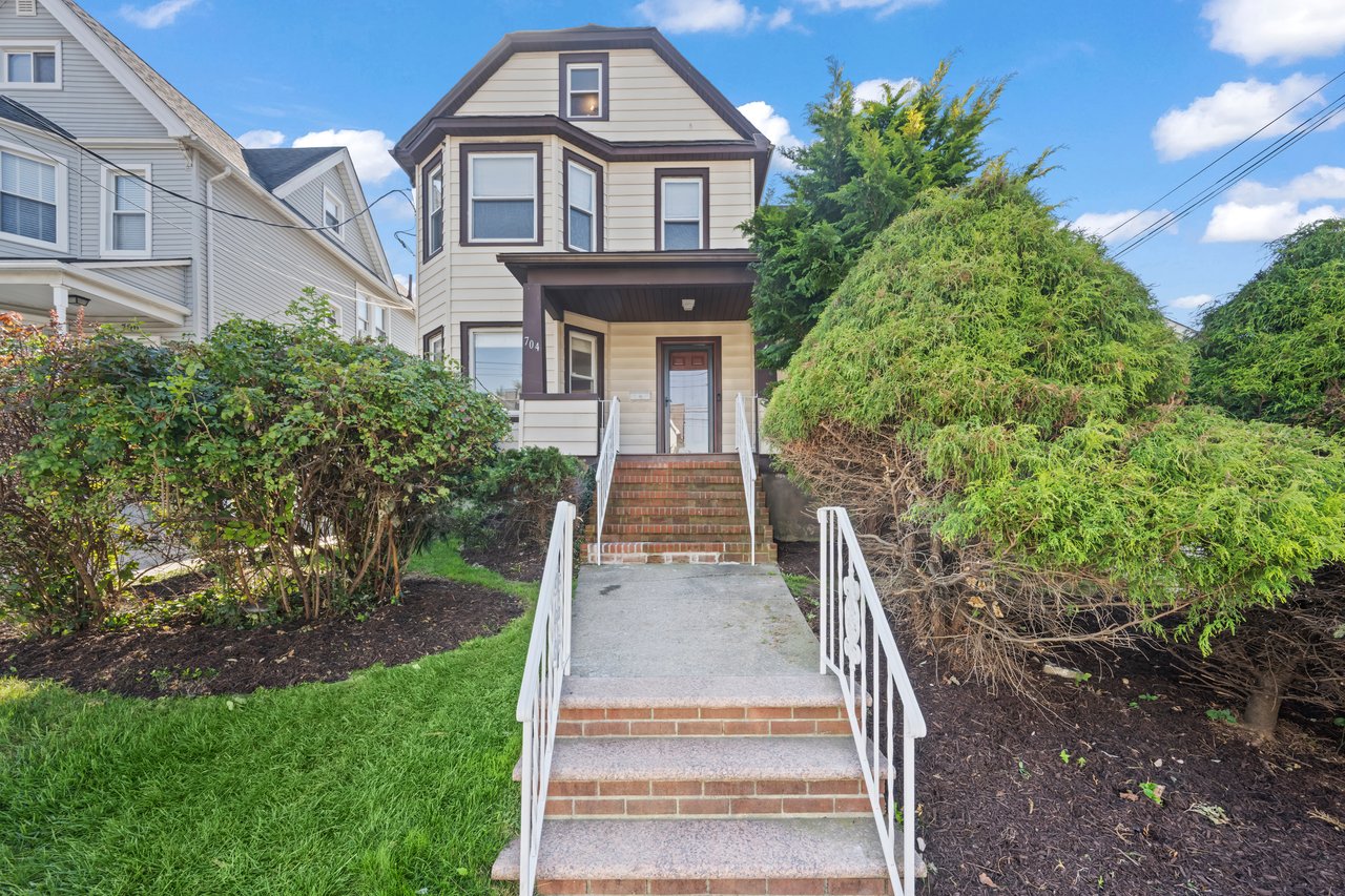 704 Delafield Ave