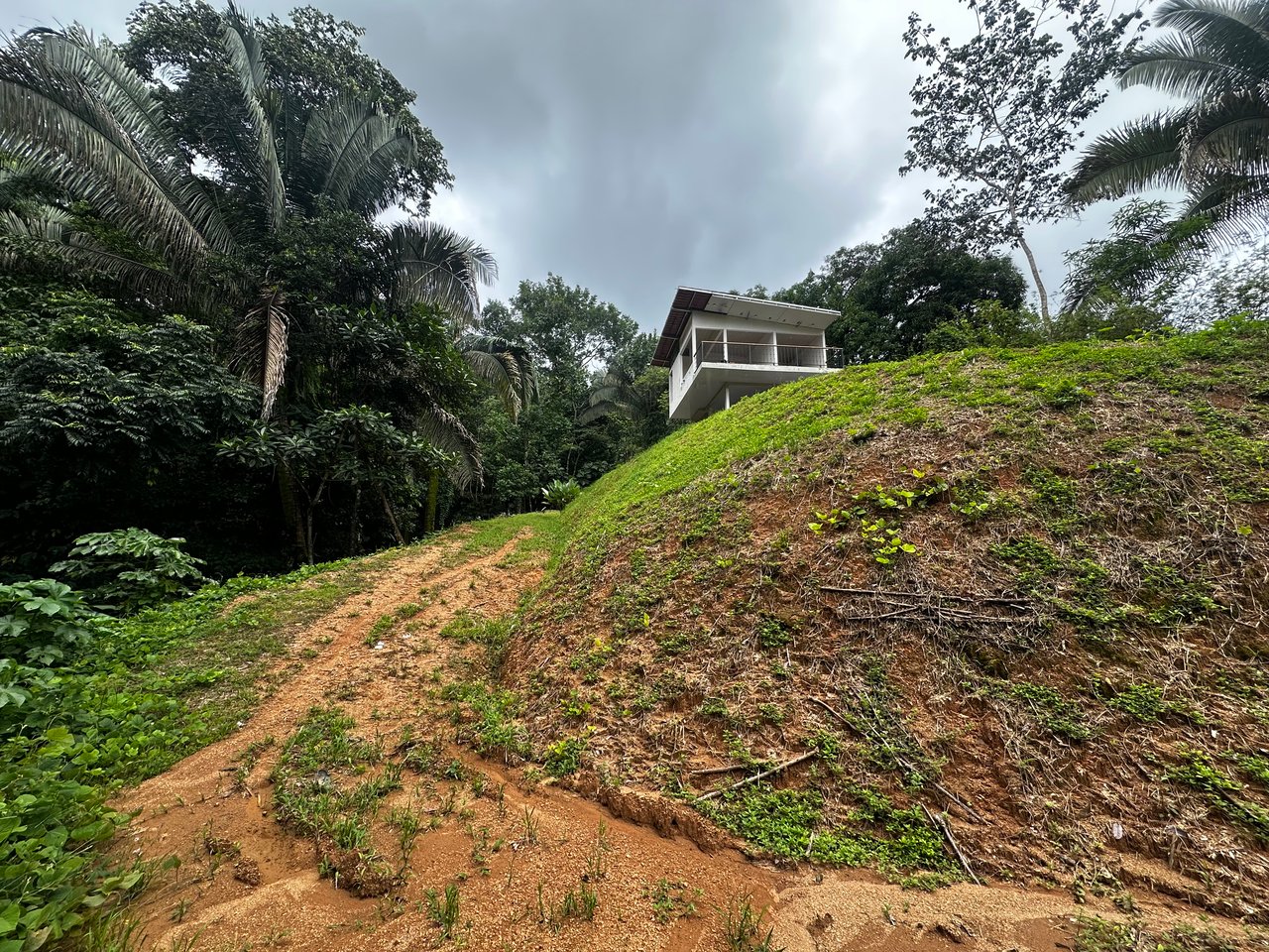 Investment Opportunity in Playa Hermosa – Fixer-Upper with Great Potential!