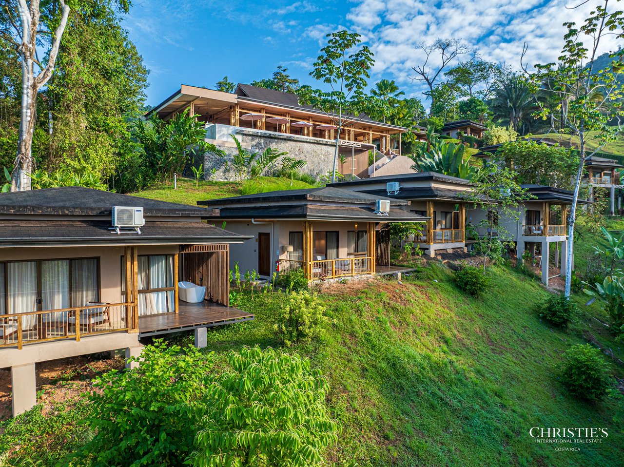 Luxury Hotel Boutique with Ocean Views | Walking distance to the beach | 13.2 Acres