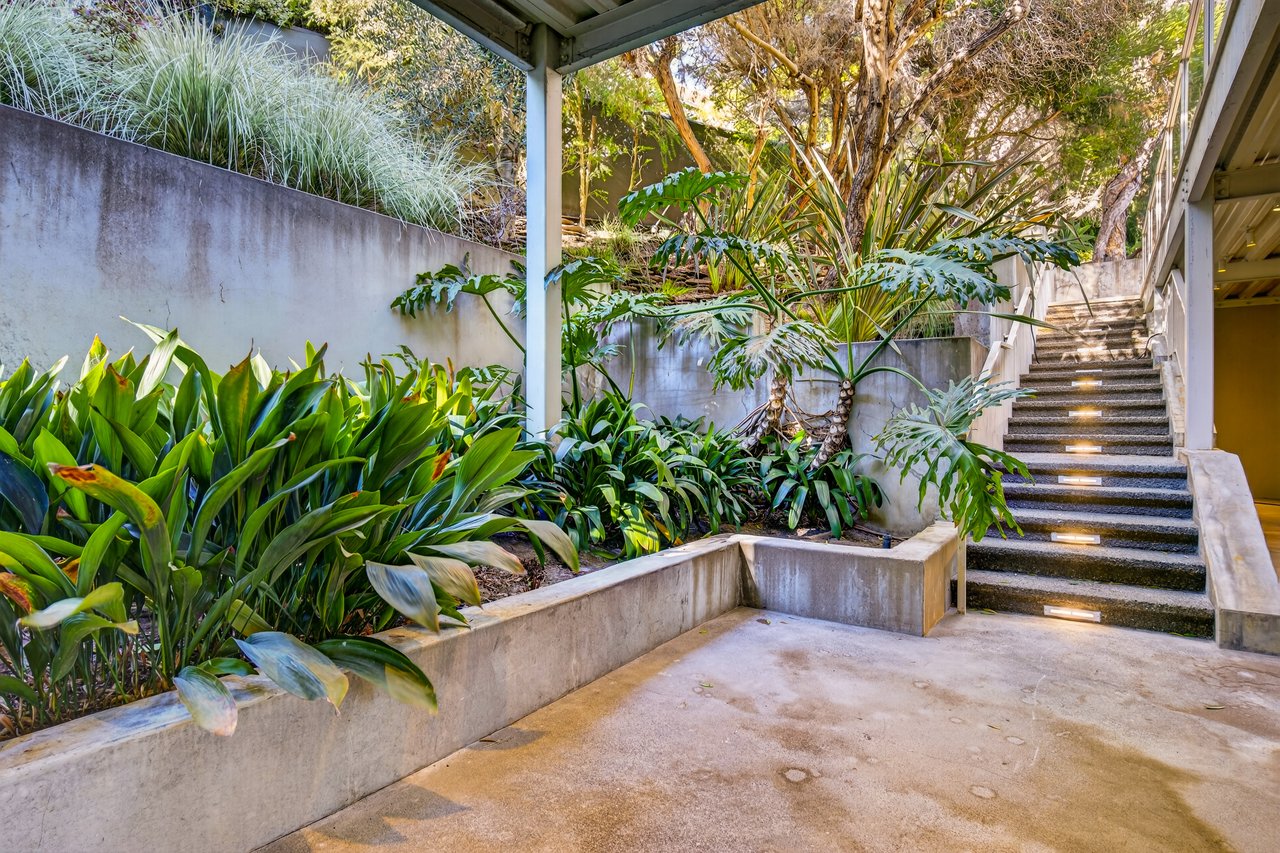 Dramatic Contemporary Architecture and Golden Gate Bridge Views