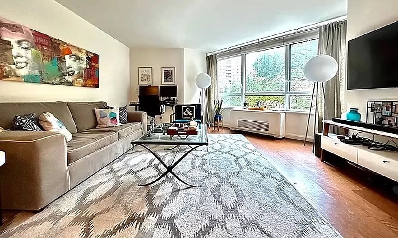 200 E 94th St 411