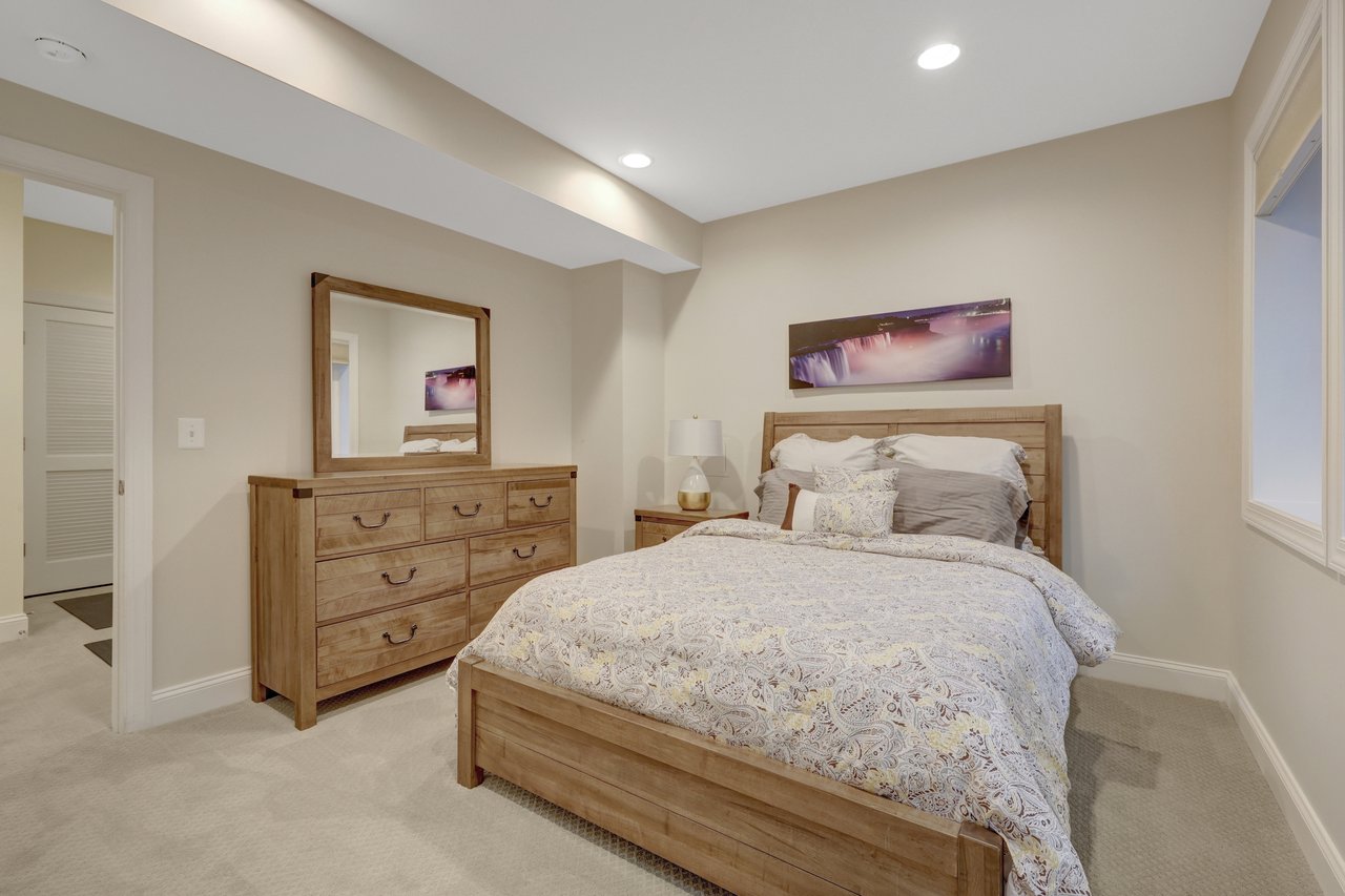 300 Jade Ct NW