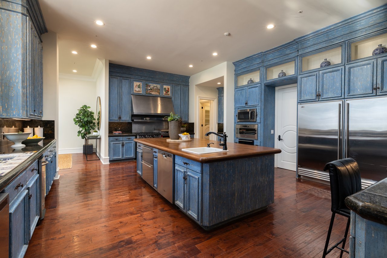 3364 Clerendon Rd, Beverly Hills