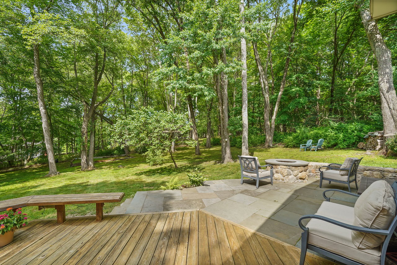 11 Upper Lakeshore Drive