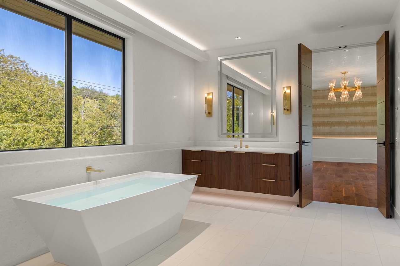 2503 Westlake Dr #101