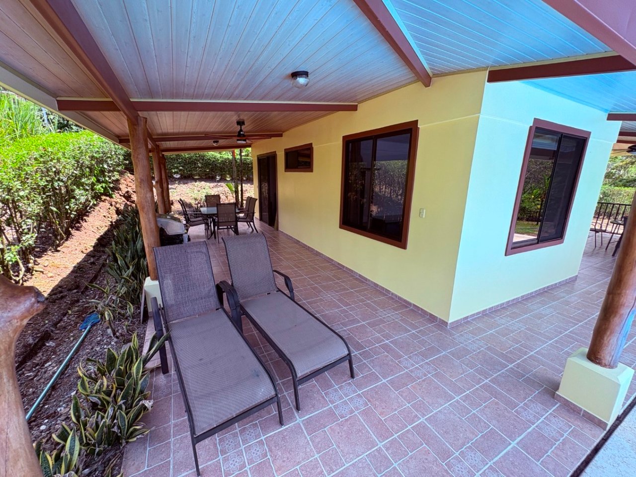 Move in ready 2 bedroom / 2 bathroom home with window ocean view and pool in Ojochal.