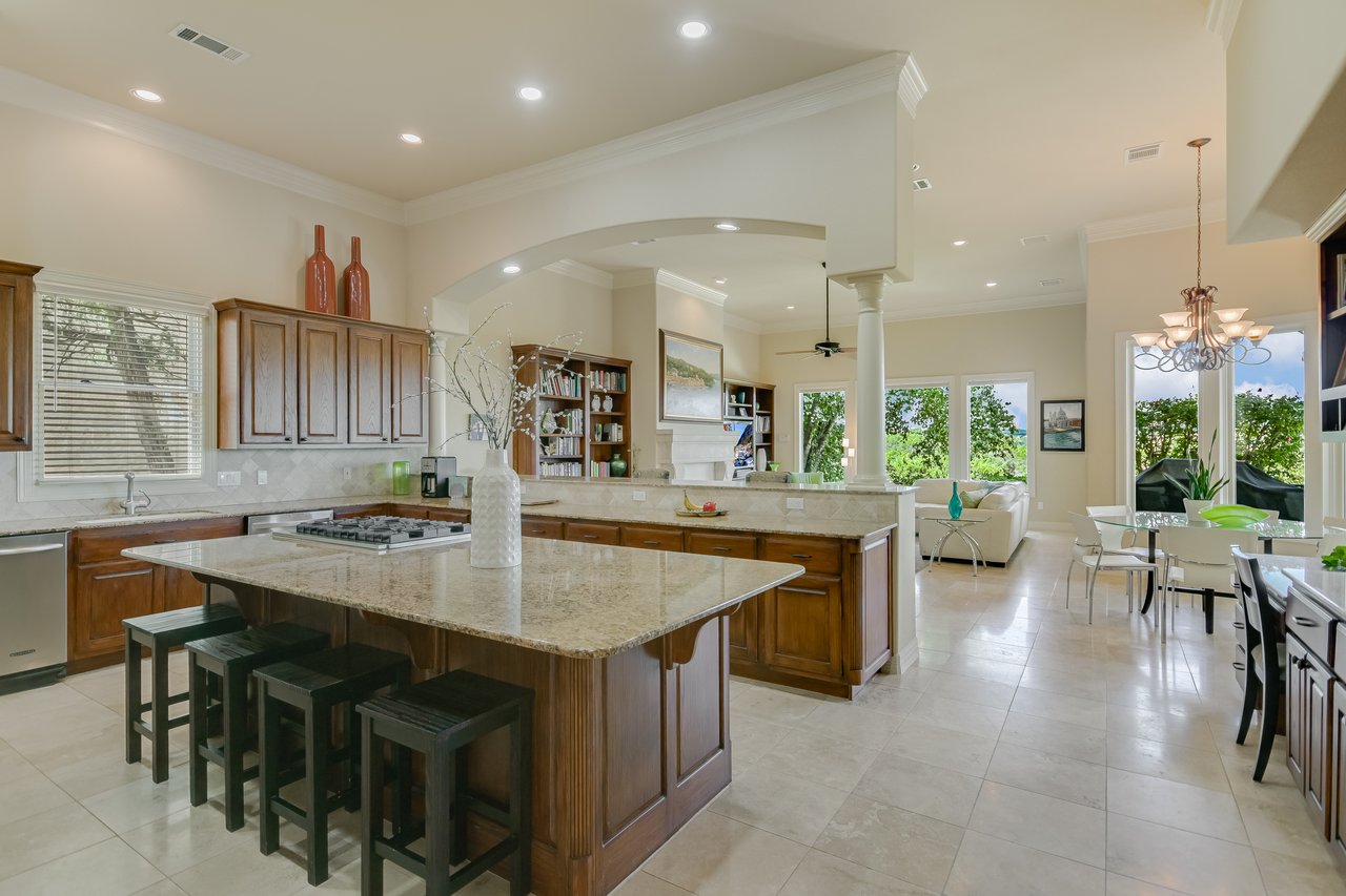 1812 Chalk Rock Cove