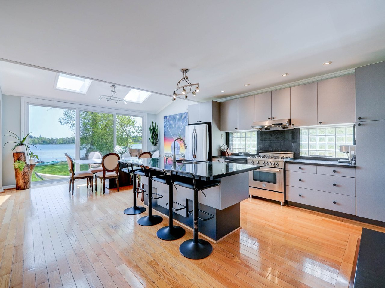 253 Lakeland Cres