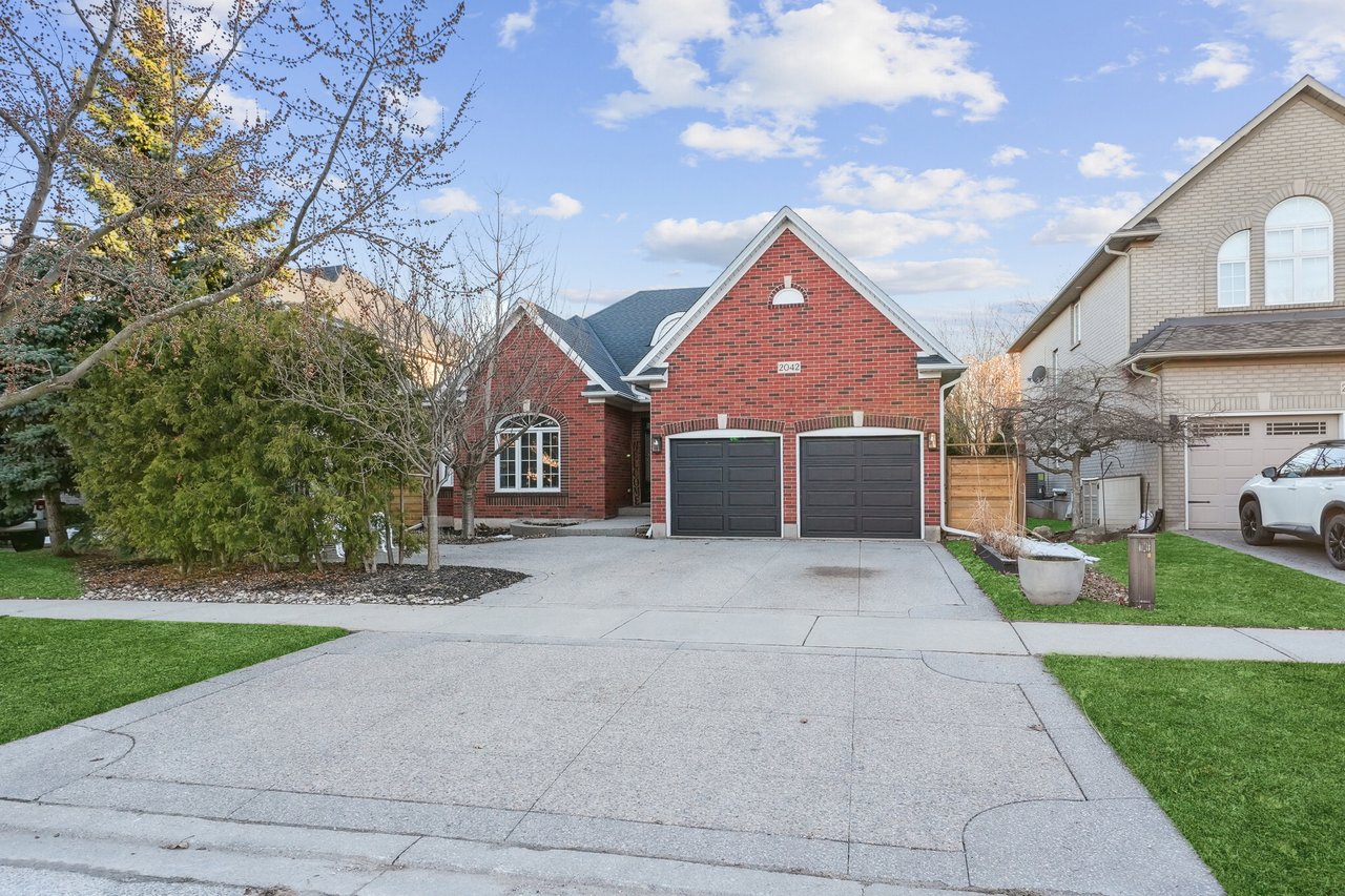 Beautiful Bungalow Backing on Ravine & Pond!