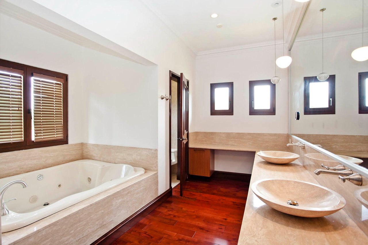 Classic Colonial Garden Estate, Curridabat, San Jose