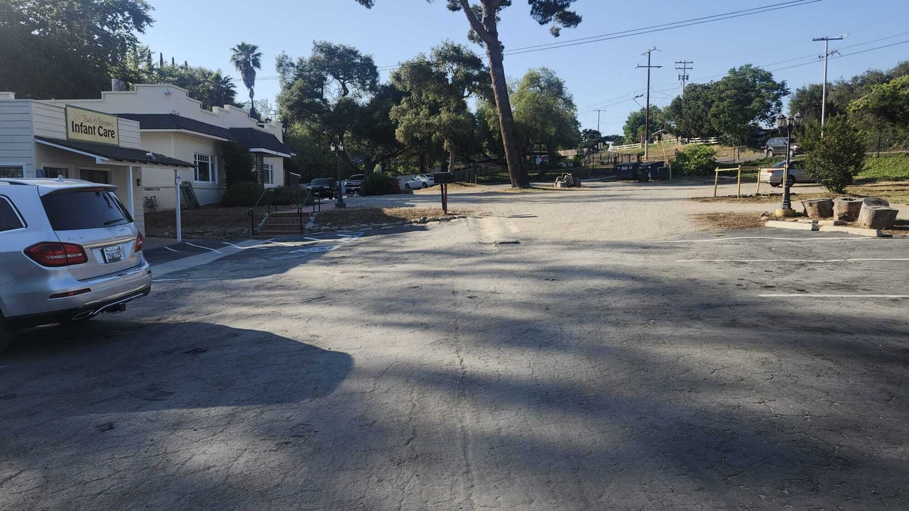 Creekside Plaza | 2809 S Mission Rd