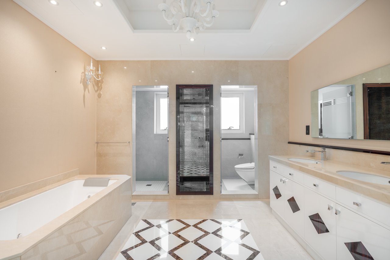 Emirates Hills Villa 