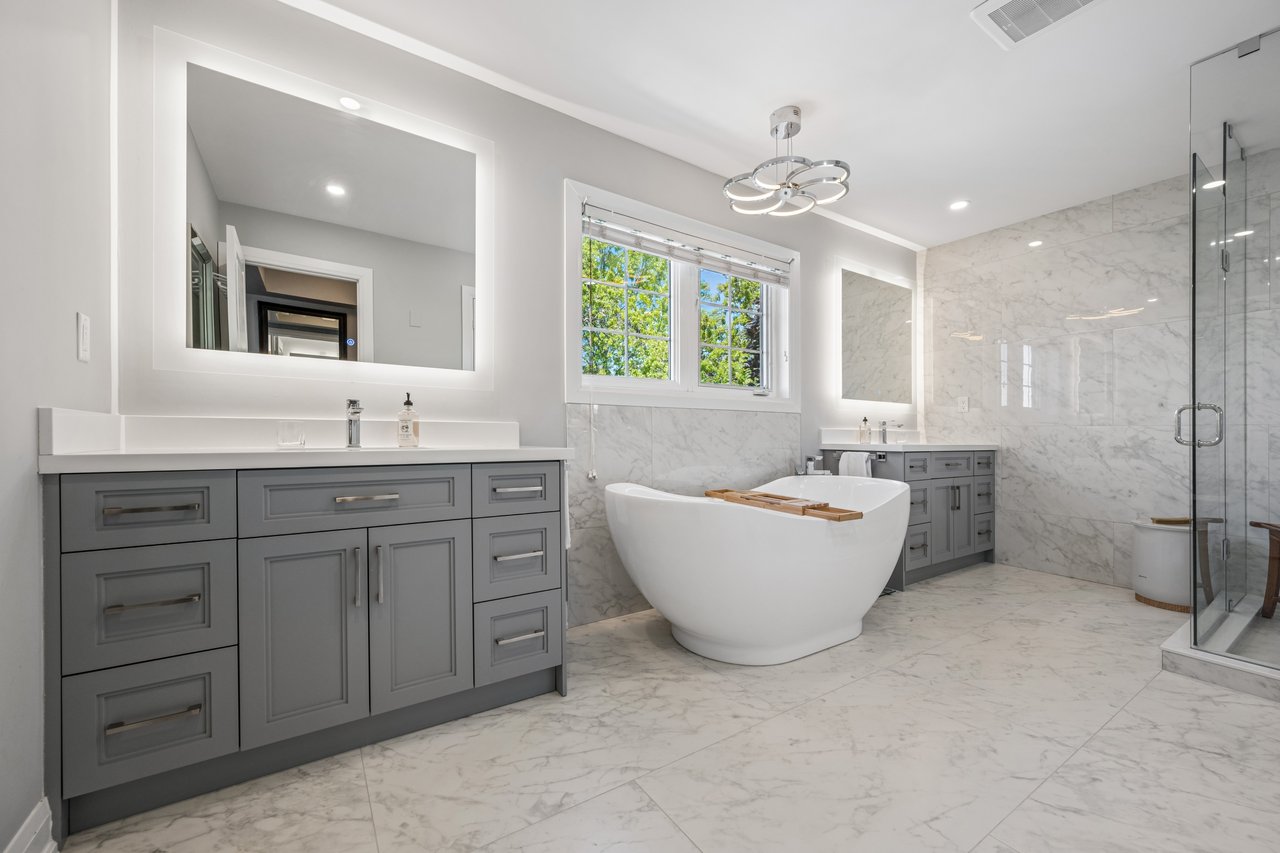 2283 Briargrove Circle, Oakville, ON