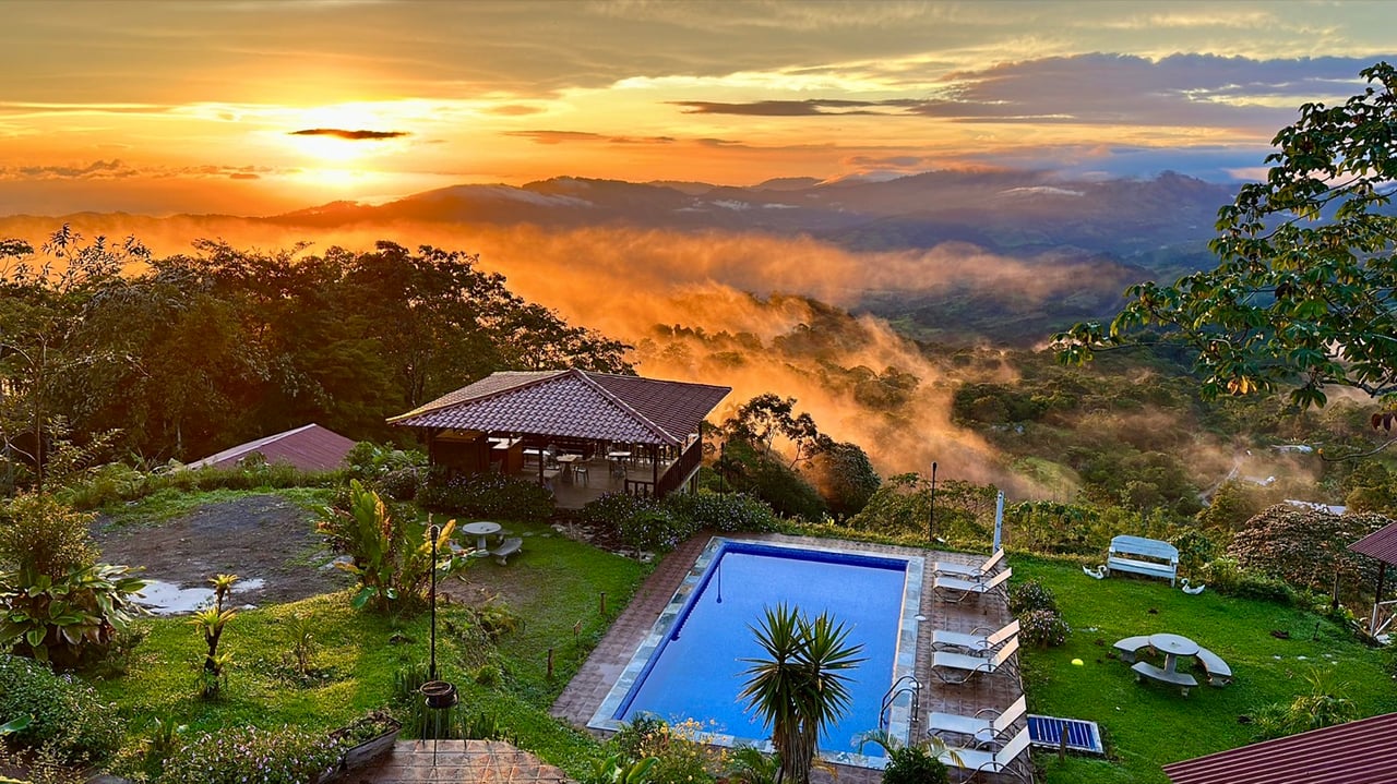 Strategically Located Property with Panoramic Views and Development Potential in Tinamastes