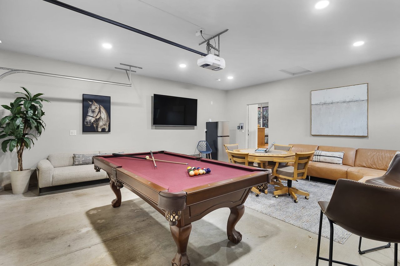 Splendor-Close to town, Huge Spa/Game Rm/Free Pets!