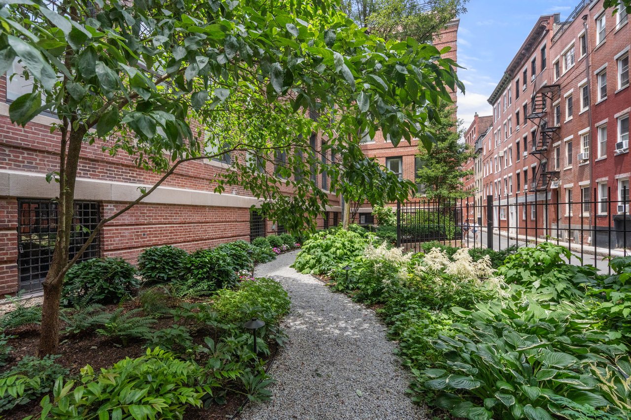 Exceptional Columbus Court Residence