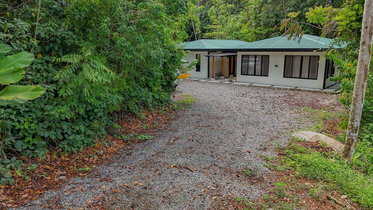 Rainforest Home with River, Jungle Trails & Pool in Ojochal