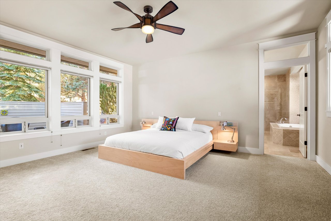 2589 NW Champion Circle