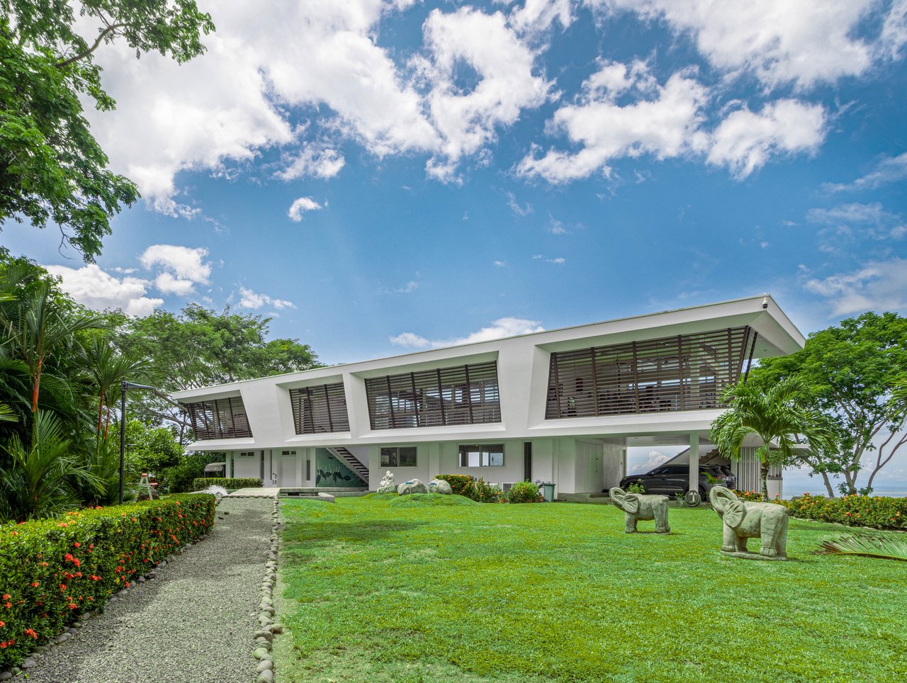 Nativa Contemporary Infinity Views | Luxury Rainforest Estate with Pacific Ocean Views