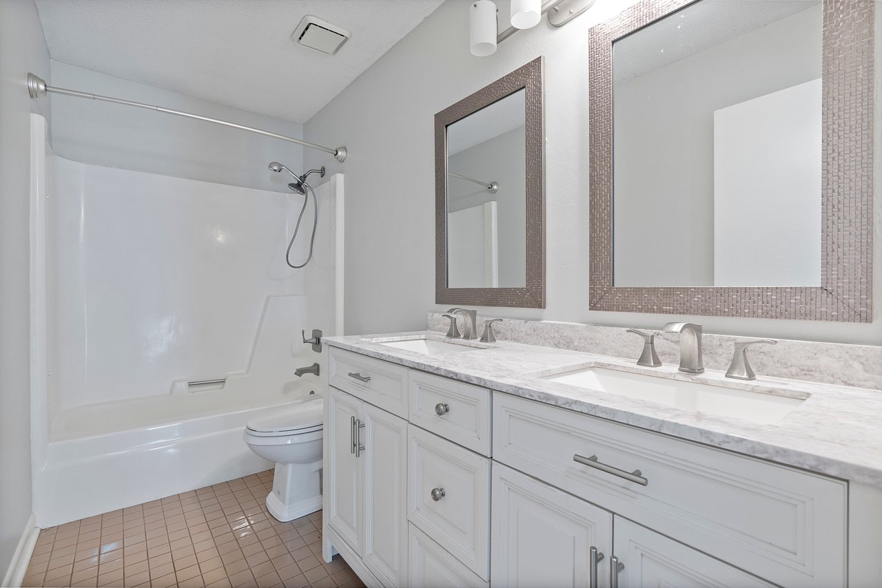 Minutes from Redstone Arsenal!! New to the Market!!