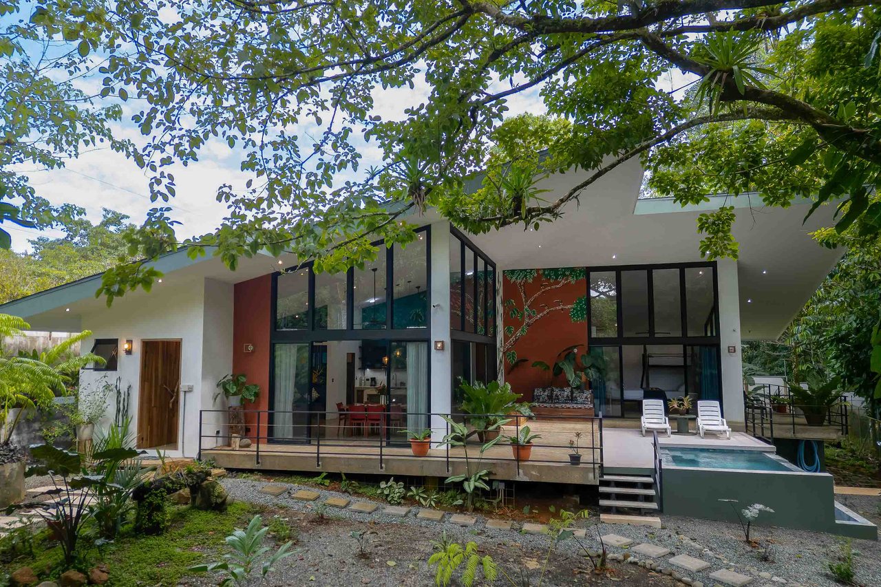 Furnished and Turnkey Home Rainforest Villa with Pool and Creek