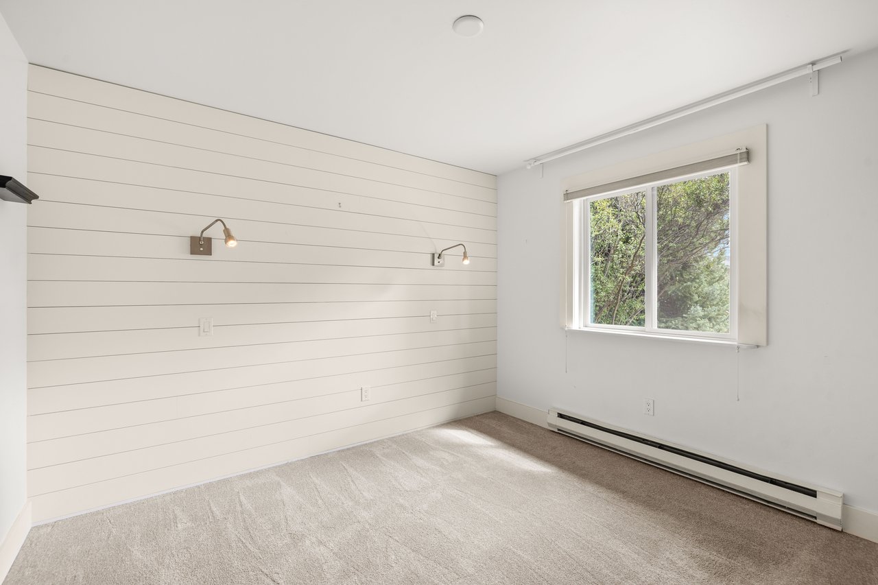 Spacious Mid-Valley Residence Near Crown Mountain Park