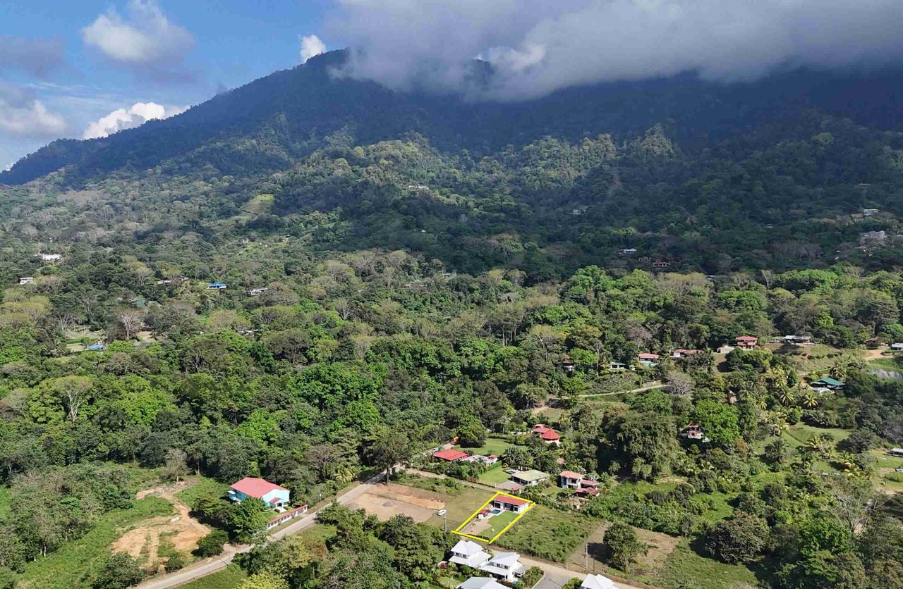 Brand-New Easy-Access 2-Bedroom Home with Big Pool & Peaceful Terraza on Calle Cascada in Ojochal Costa Rica
