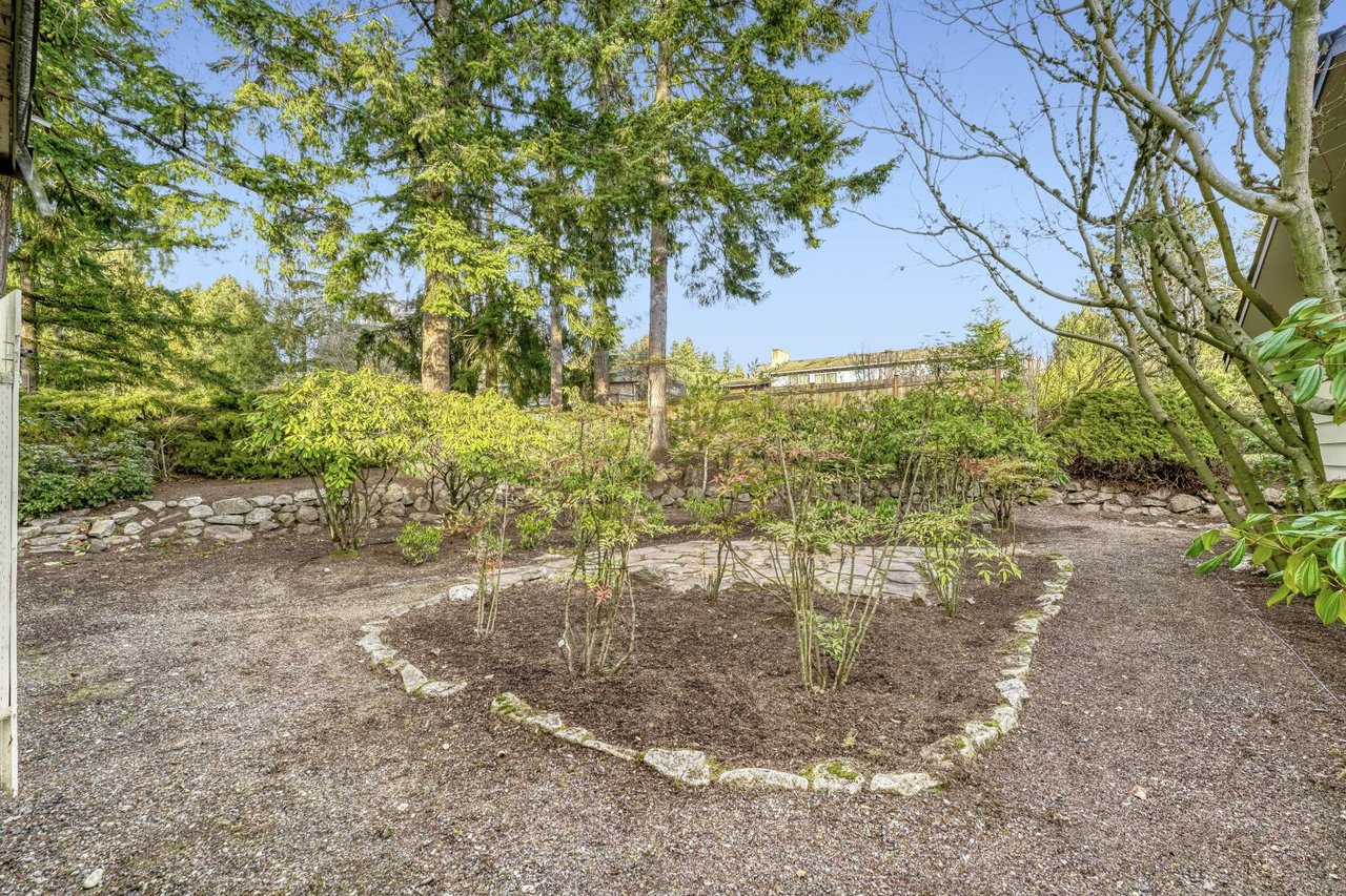 9632 S 216th St, Kent, WA 98031