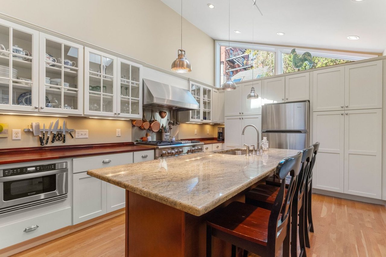 2 Wallace Ct