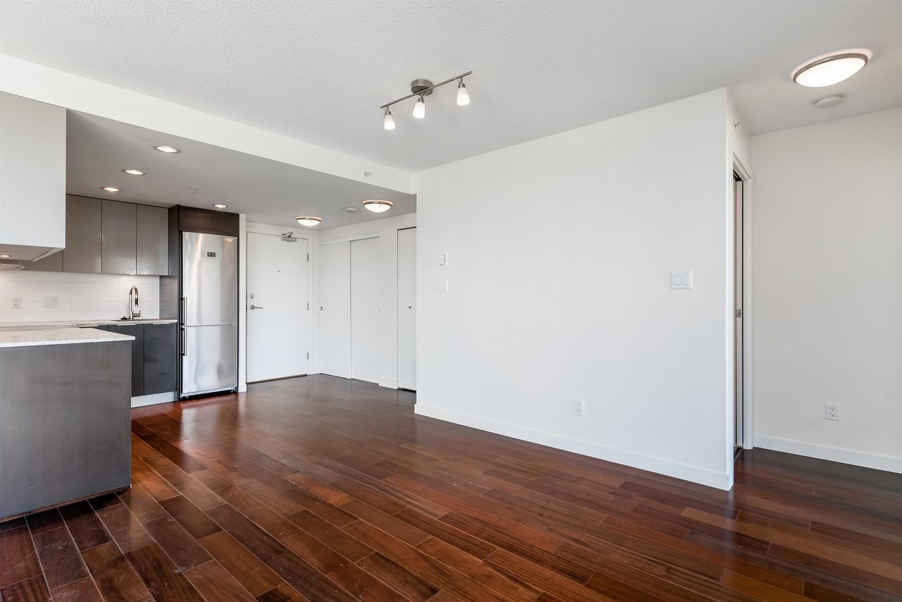 445 W 2nd Ave