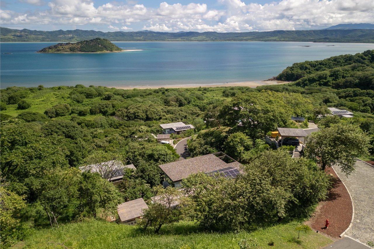 Modern Tropical Ocean View Bay Villa in Costa Elena