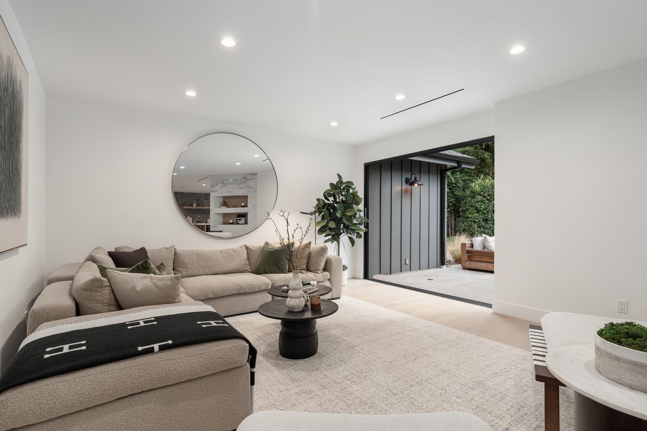 3721 Woodcliff Avenue, Sherman Oaks