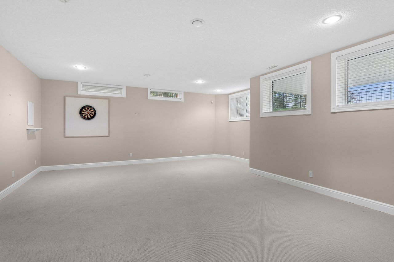 82 Arbour Crest Mount NW