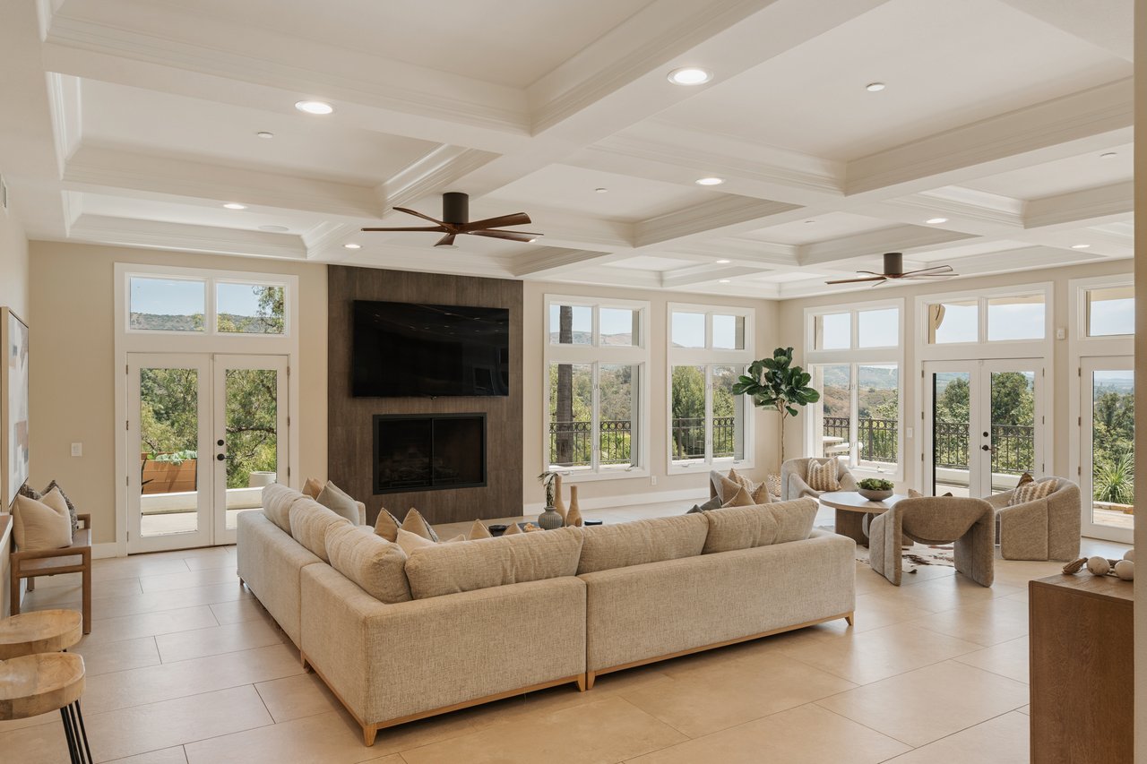 1805 Holly Tree Lane