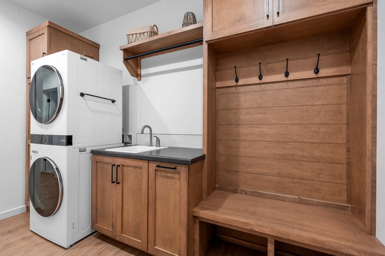 Ellis Hills - Howard Condo