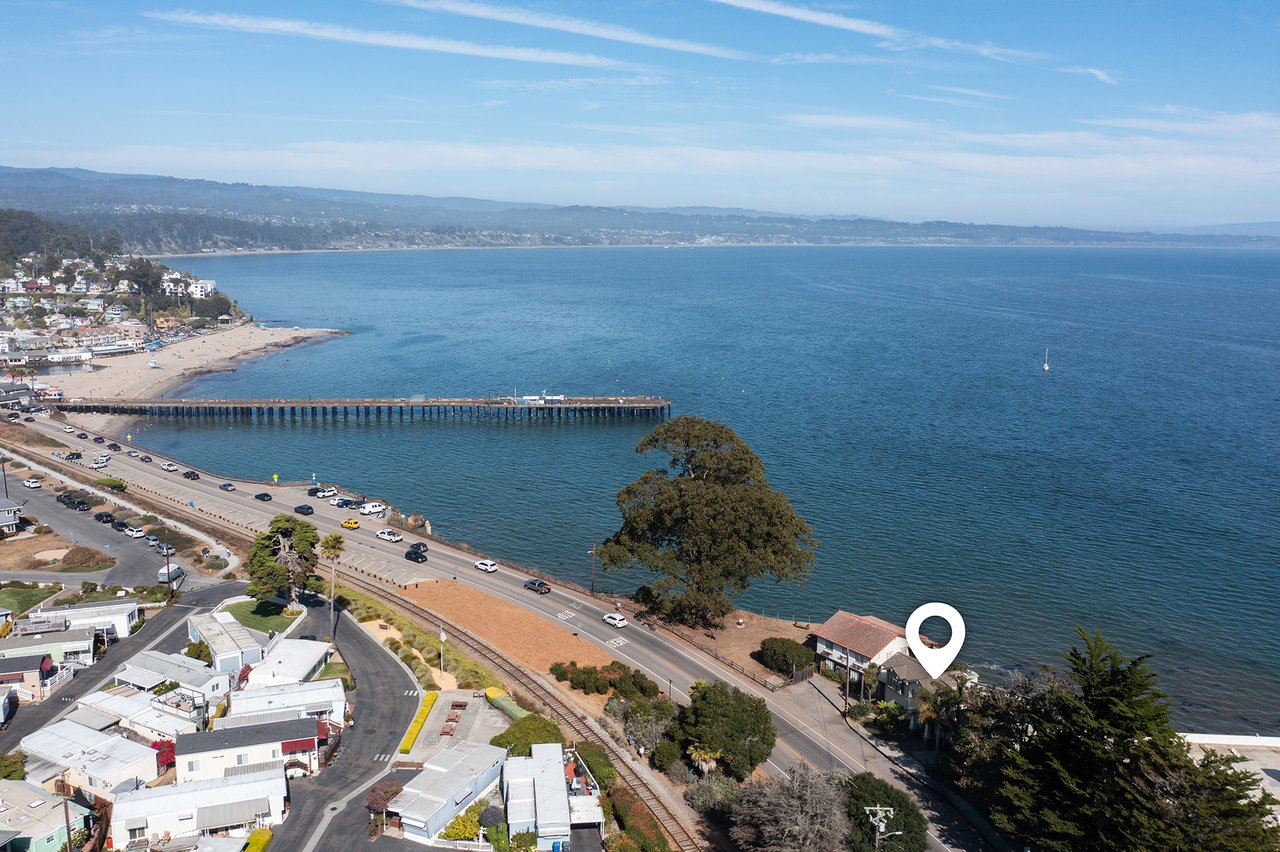 Capitola Oceanfront Retreat - 4840 Cliff Drive