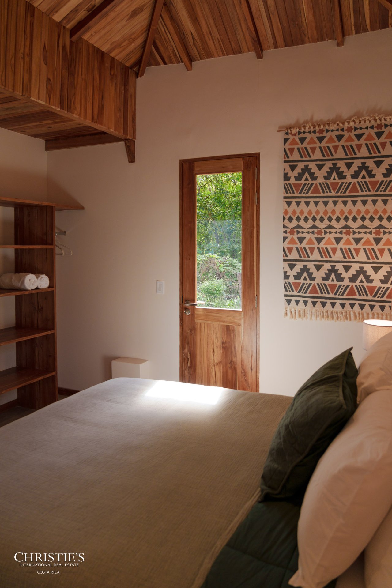Tropical Villas Estate: A Unique Opportunity with 4 Private Villas