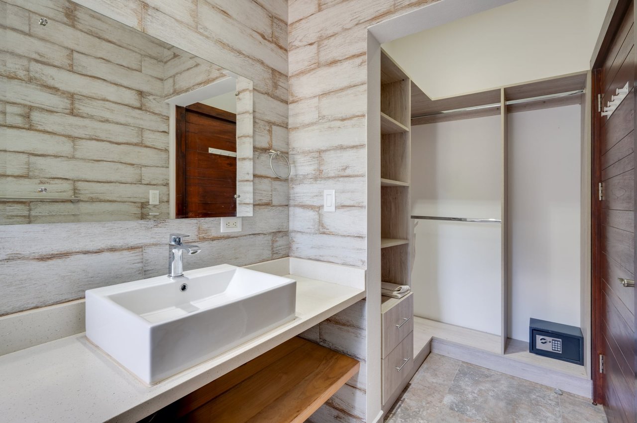 V-Domi Panama | Modern 3-Bedroom Villa with Pool on Expansive 6,078 m² Forest Lot in Finca Panamá, Tamarindo