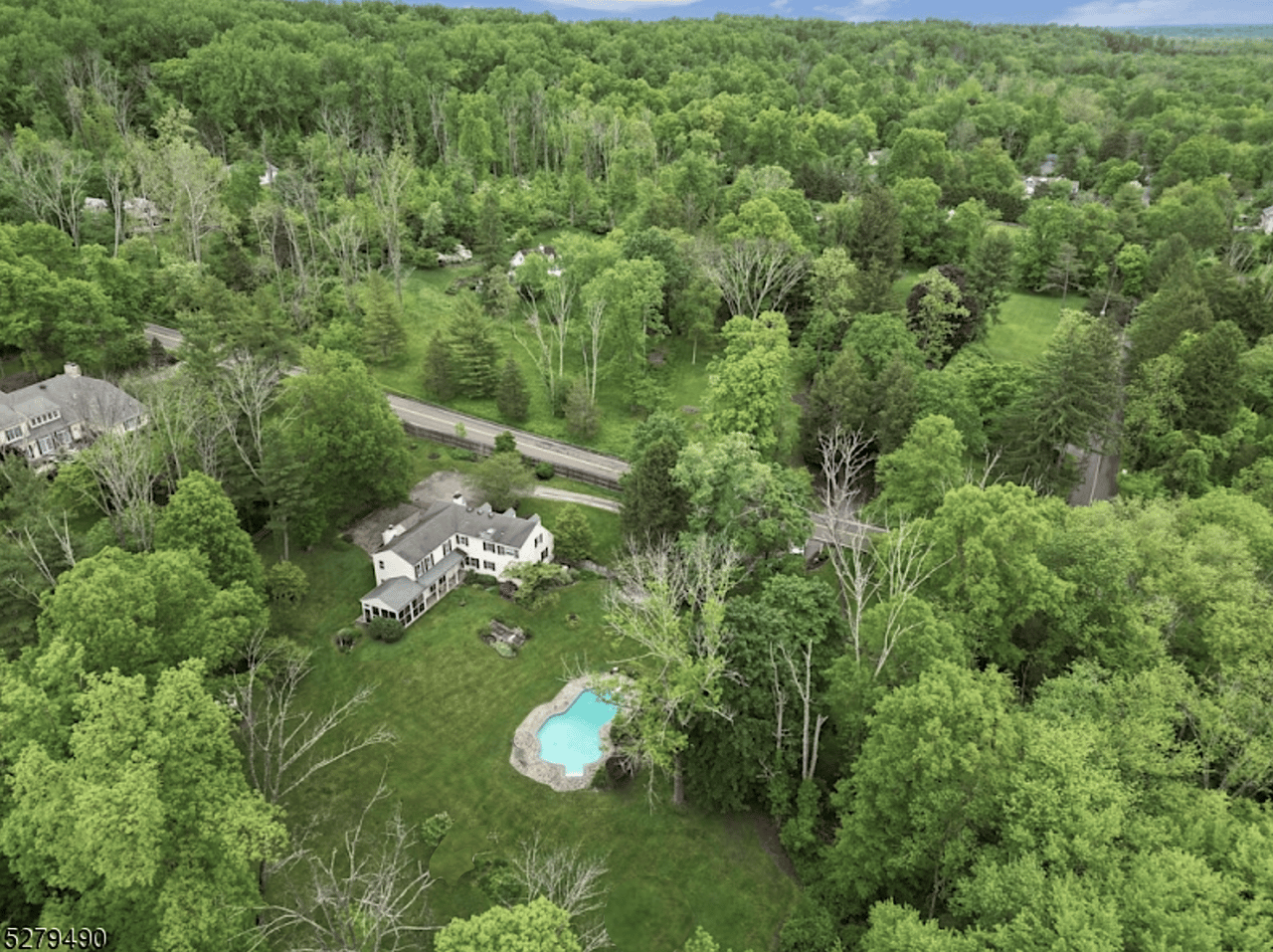 72 Long Hill Rd