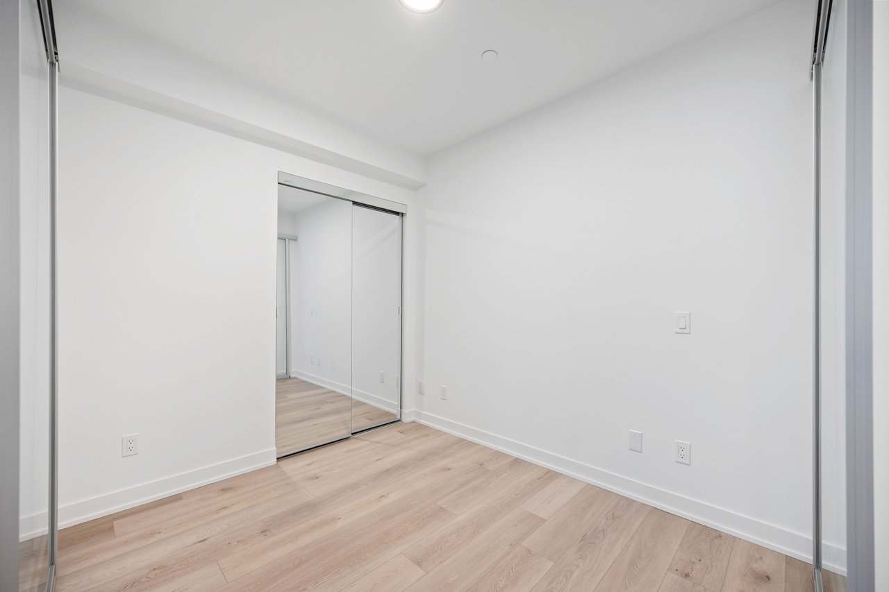 327 King Street W Unit: 306