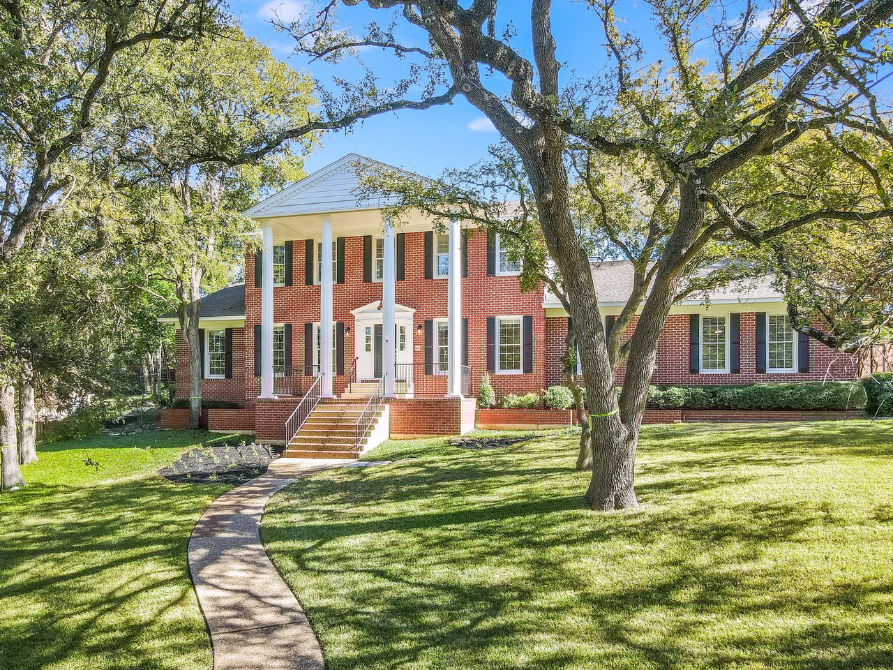 203 Wallis Dr